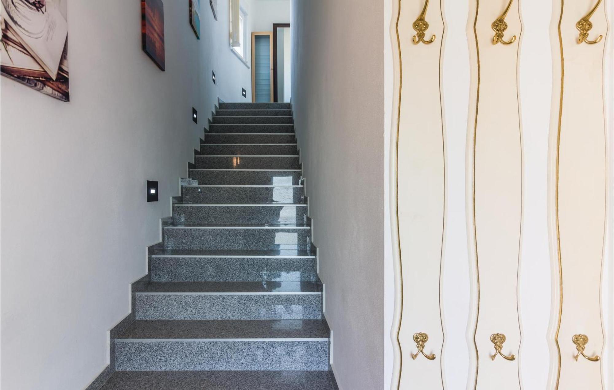 Stunning Apartment In Fazana With House Sea View Exteriör bild
