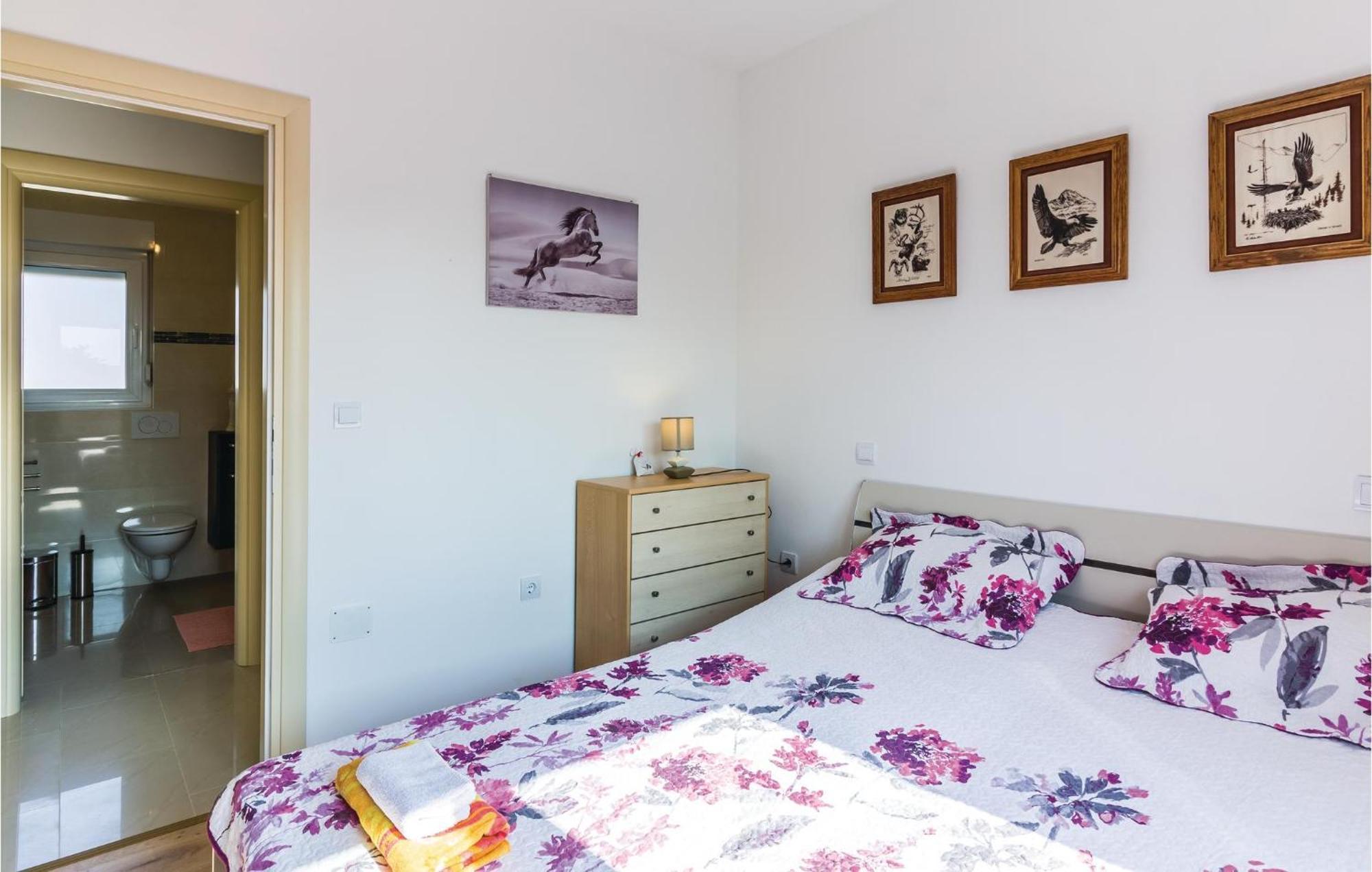 Stunning Apartment In Fazana With House Sea View Exteriör bild