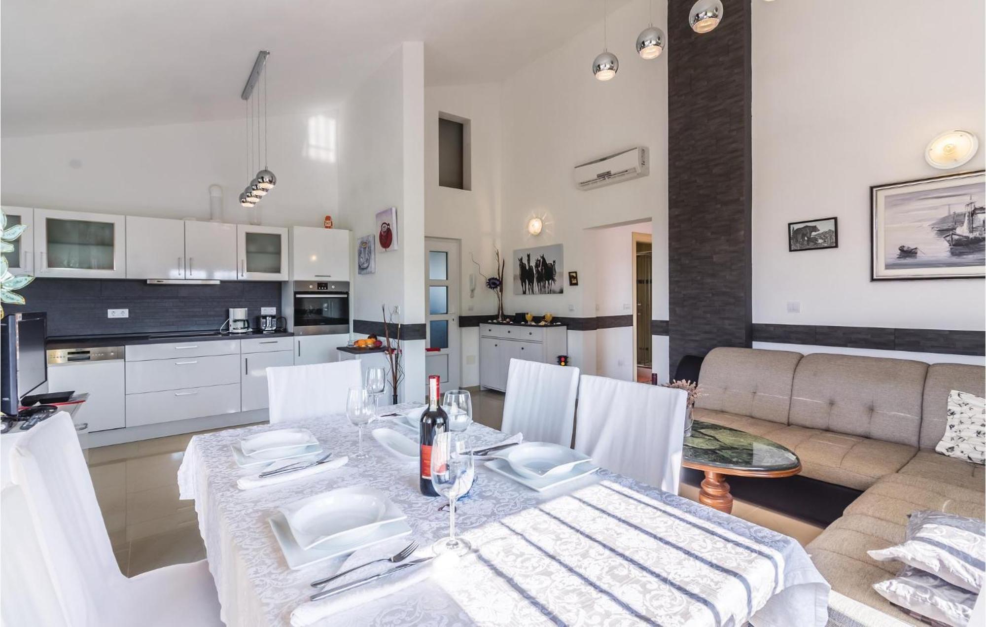 Stunning Apartment In Fazana With House Sea View Exteriör bild