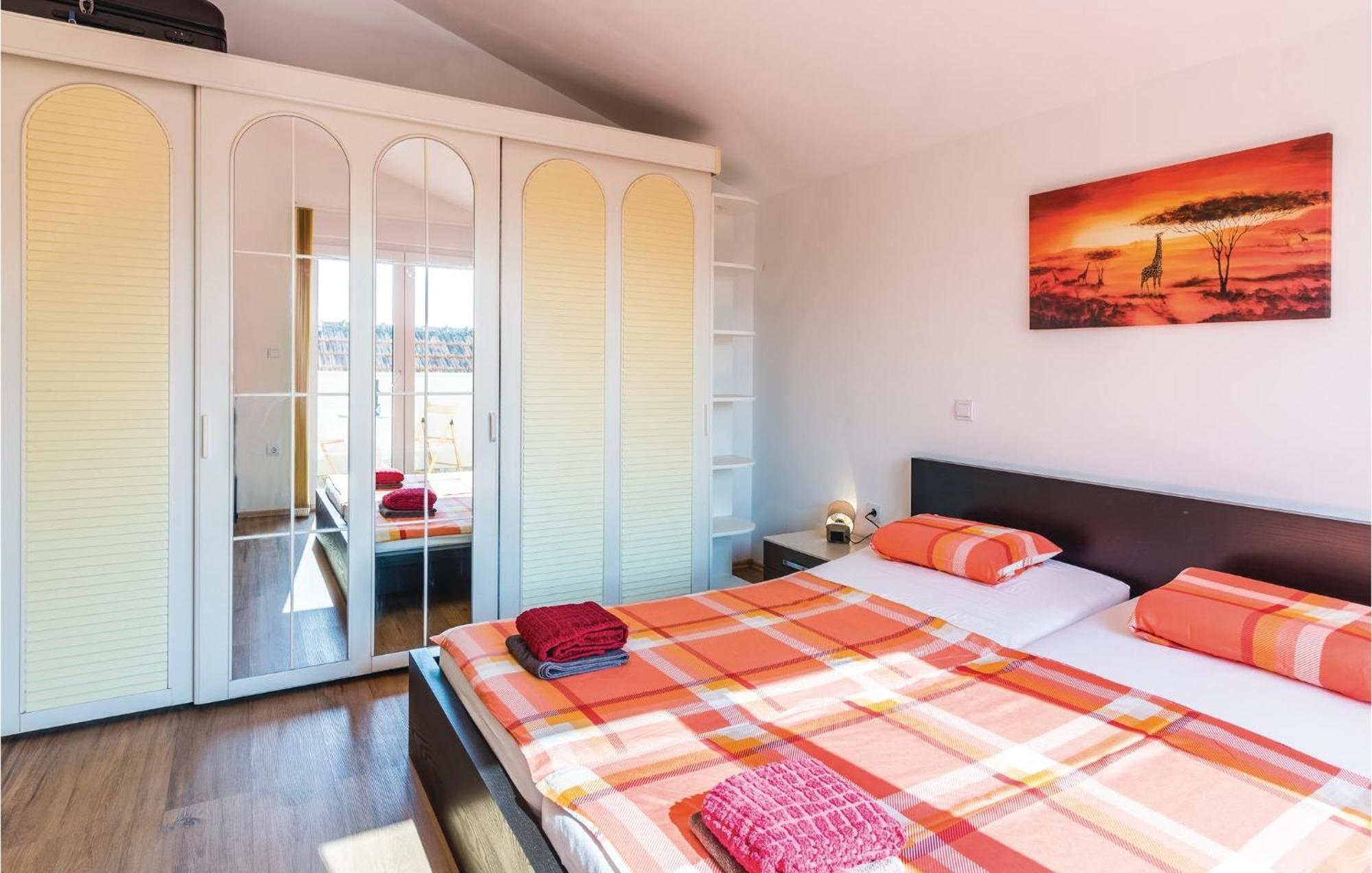 Stunning Apartment In Fazana With House Sea View Exteriör bild