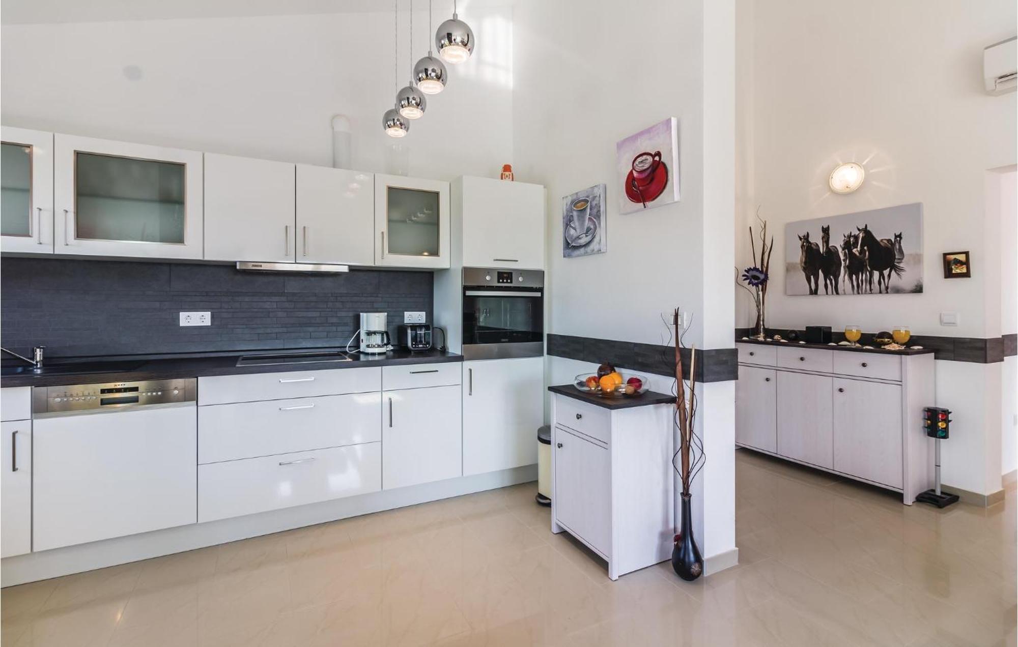 Stunning Apartment In Fazana With House Sea View Exteriör bild