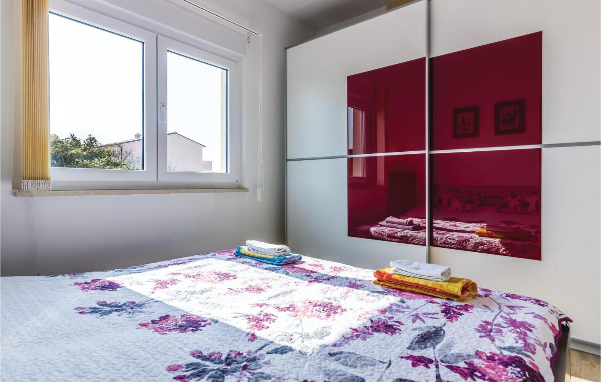 Stunning Apartment In Fazana With House Sea View Exteriör bild
