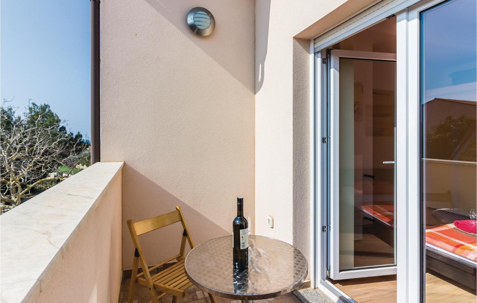 Stunning Apartment In Fazana With House Sea View Exteriör bild