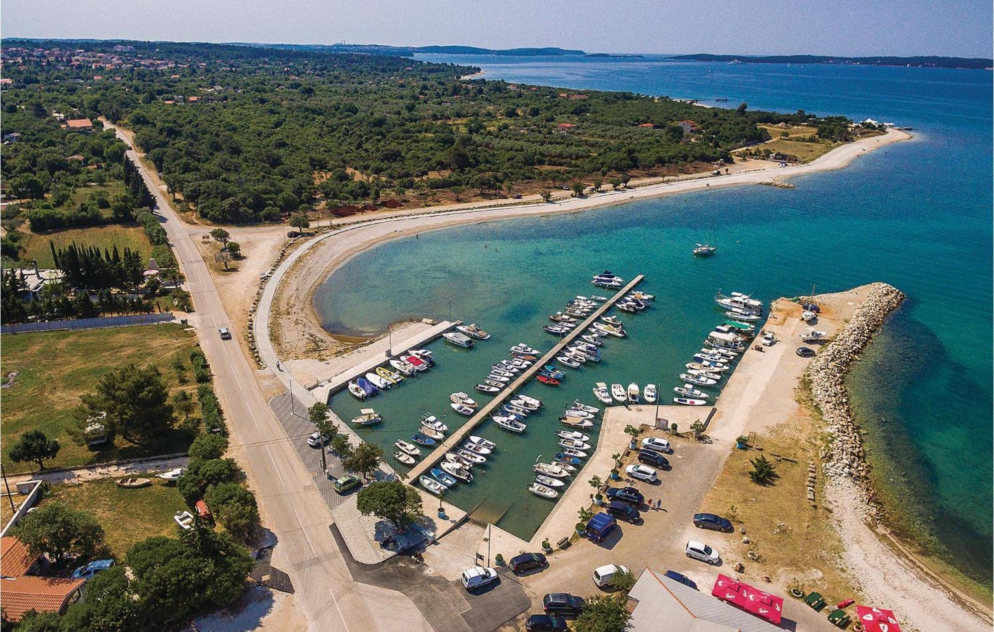 Stunning Apartment In Fazana With House Sea View Exteriör bild